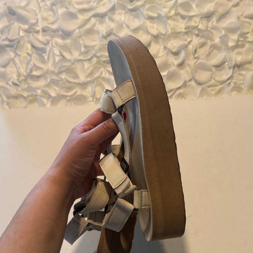 Teva Women's Tan Sandals - Picture 5 of 5